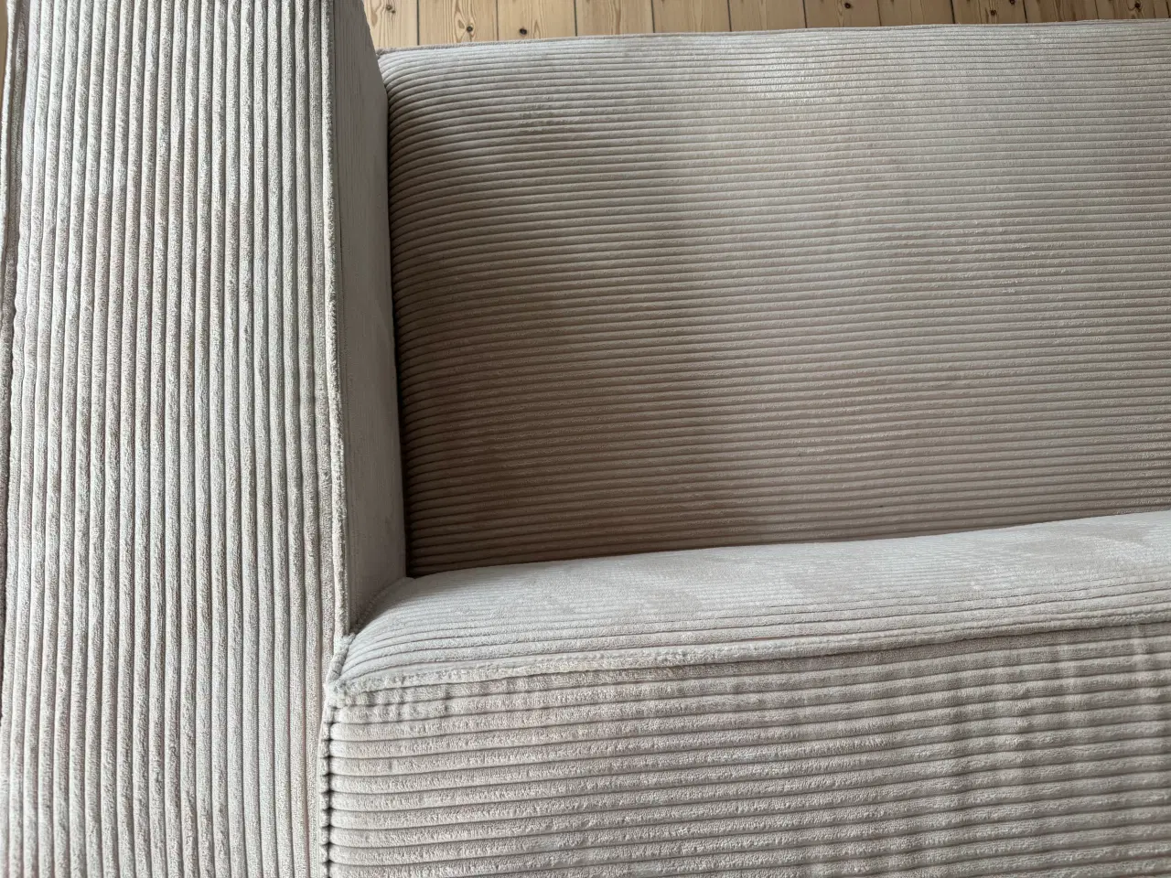 Billede 7 - Sofa i hvid/beige fløjl