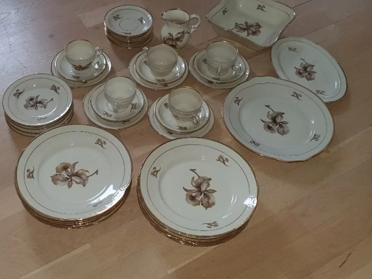 Billede 2 - Porcelæn service	