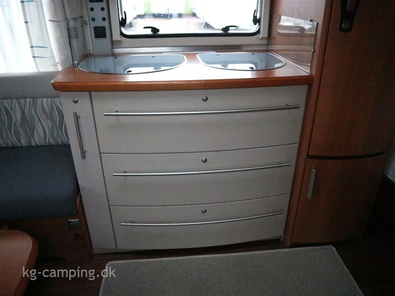 Billede 6 - 2012 - Fendt Bianco 465 SFB Meget velholdt rejsevogn med stor lasteevne. Leveres med Isabella Sun Shine og mover.