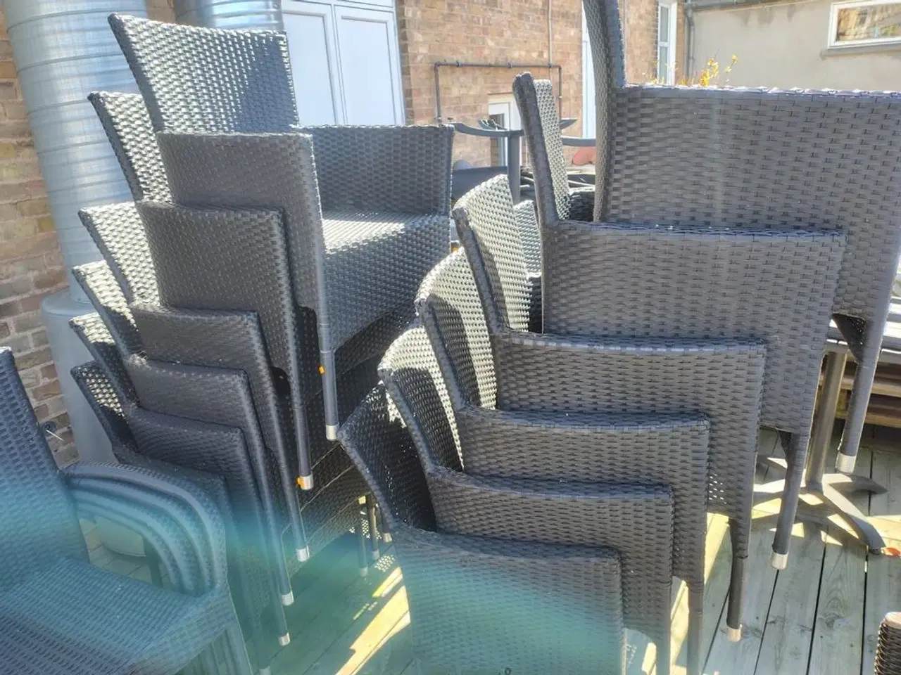 Billede 3 - Tolv stole med armlæn. Polyrattan