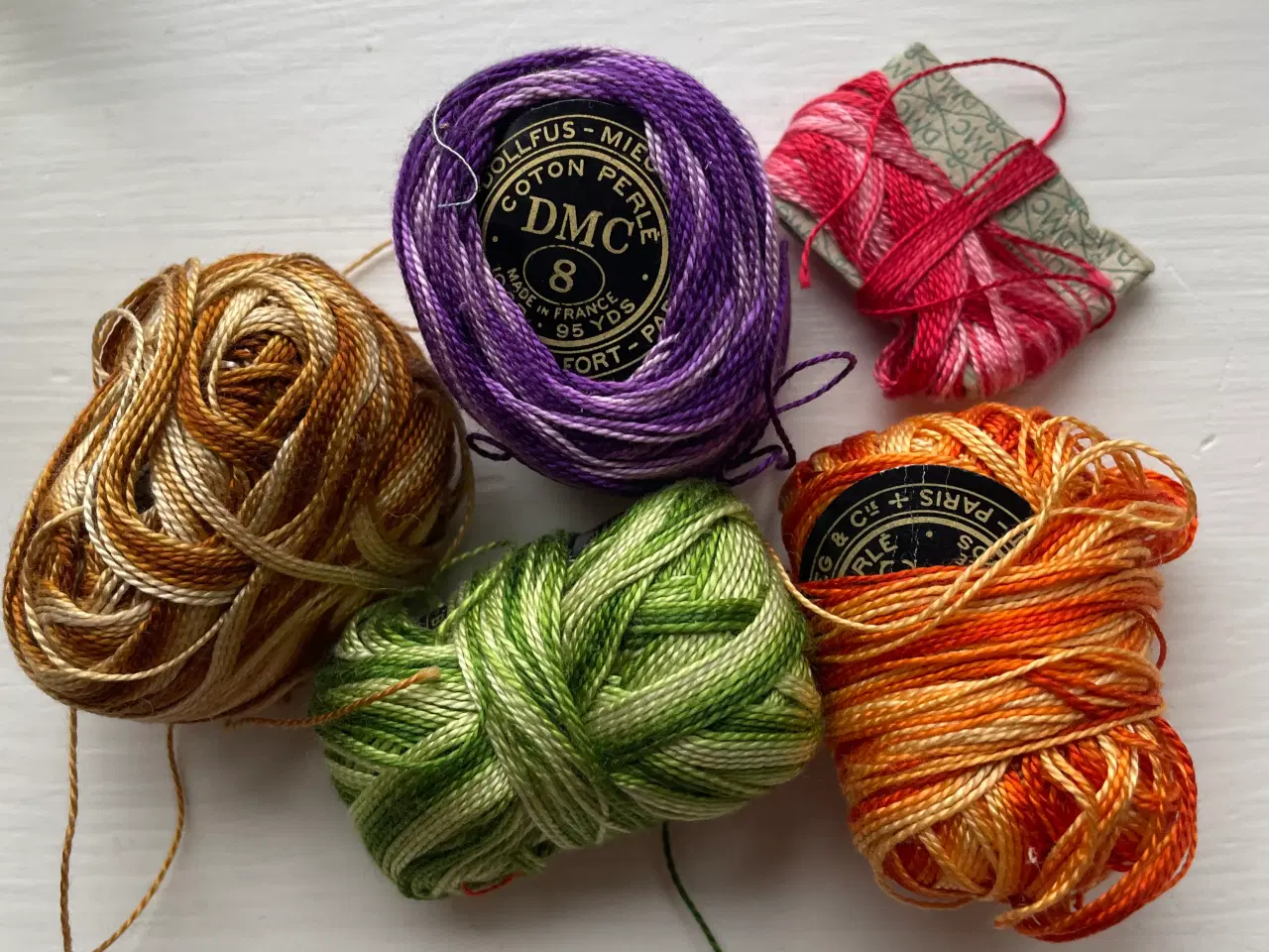 Billede 1 - Broderigarn. DMC Perlegarn nr 8. Rester