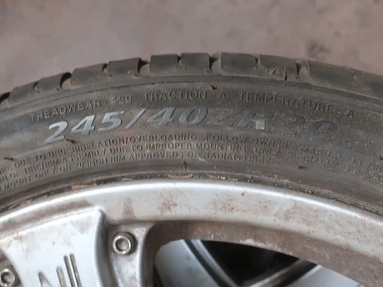 Billede 6 - 4 stk. dæk med fælge DELINTE 245/40ZR20 99W XL