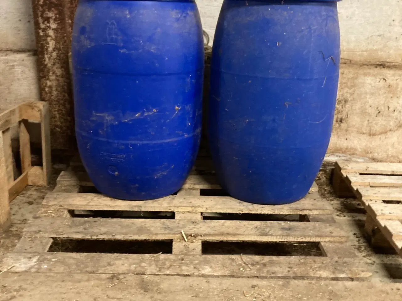 Billede 1 - 120 liters fodertønder med låg.