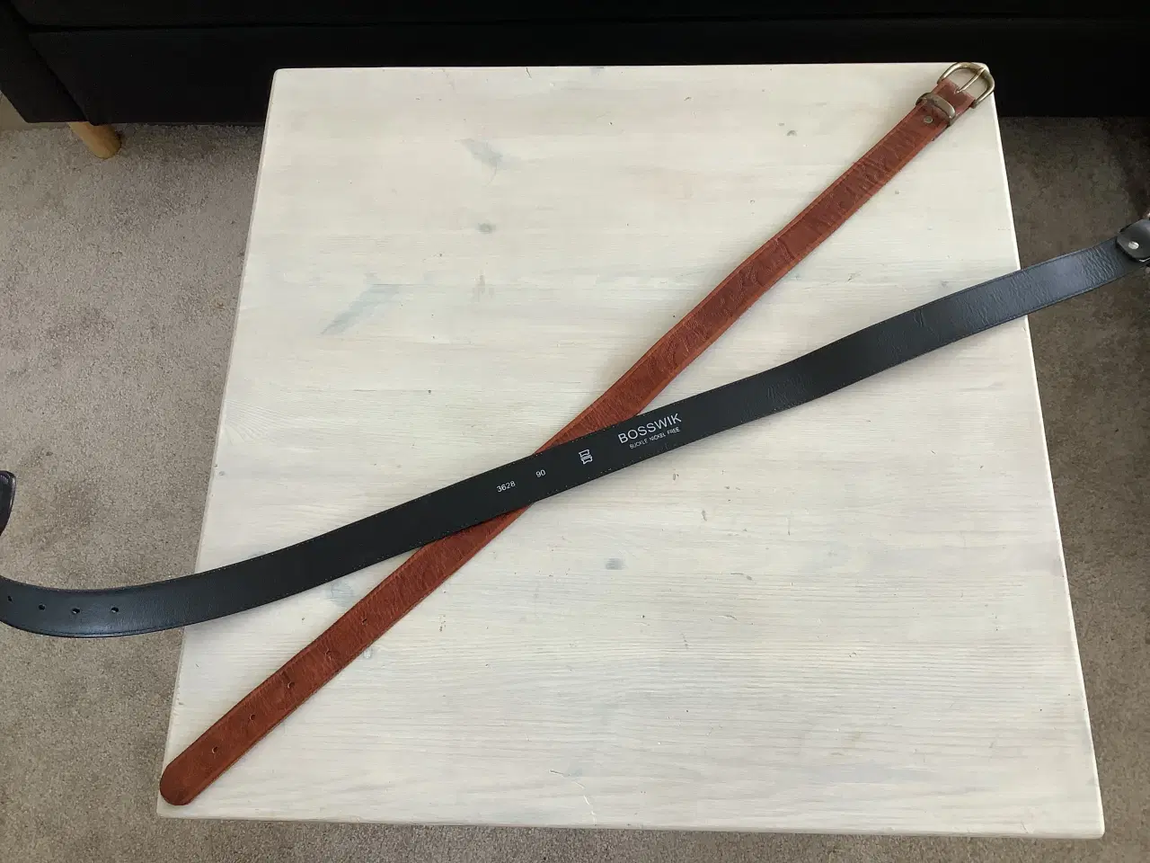 Billede 2 - Sort bælte og brun læderbælte.