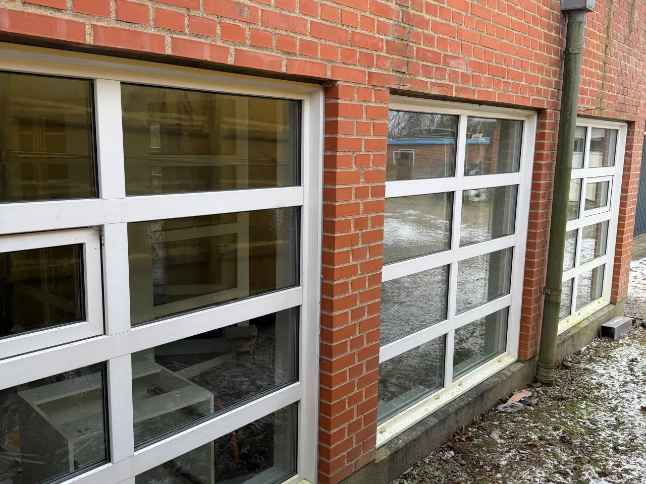 Billede 2 - Hus med stort værksted og garager.