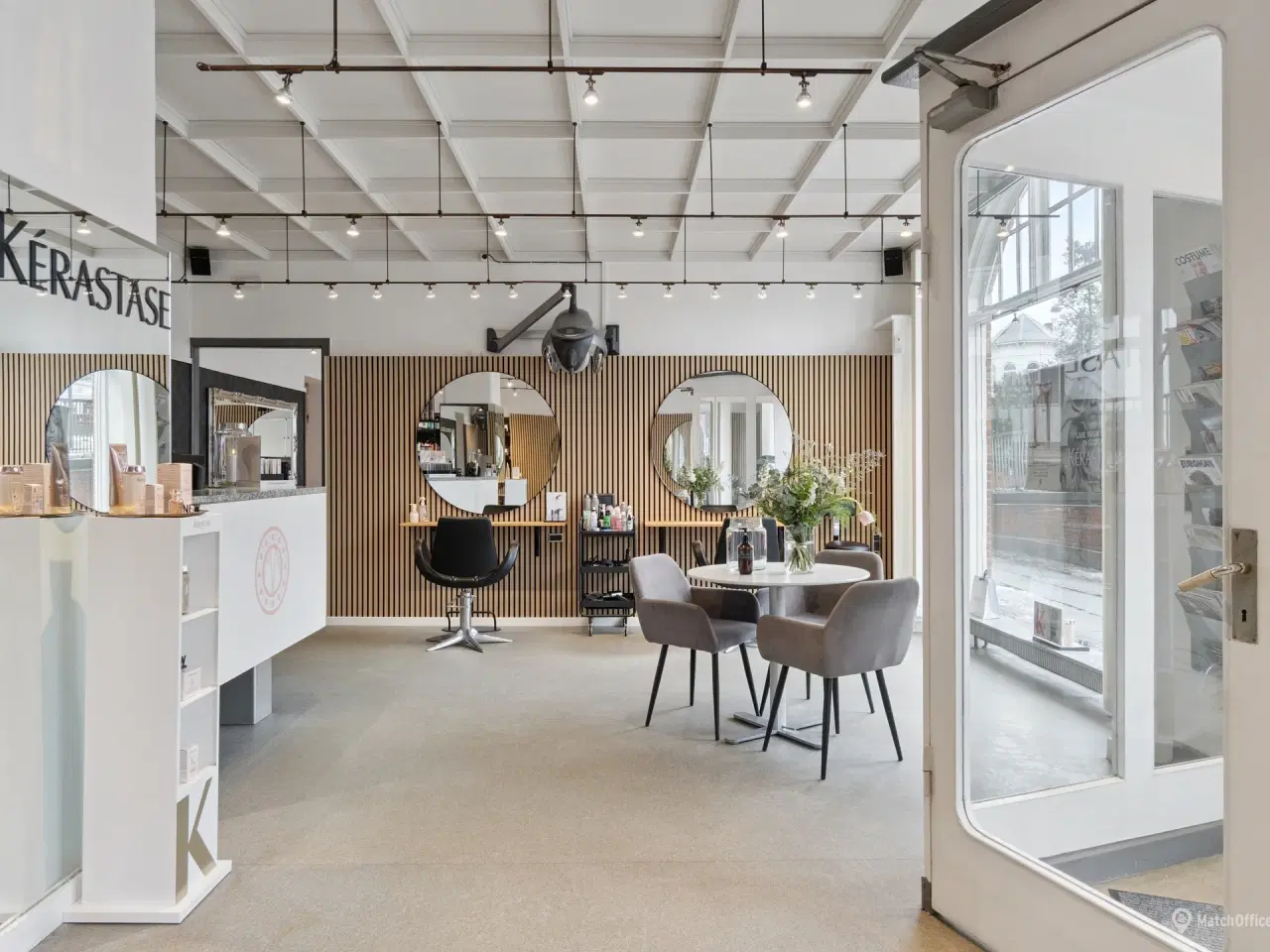 Billede 5 - Velbeliggende frisørsalon til afståelse