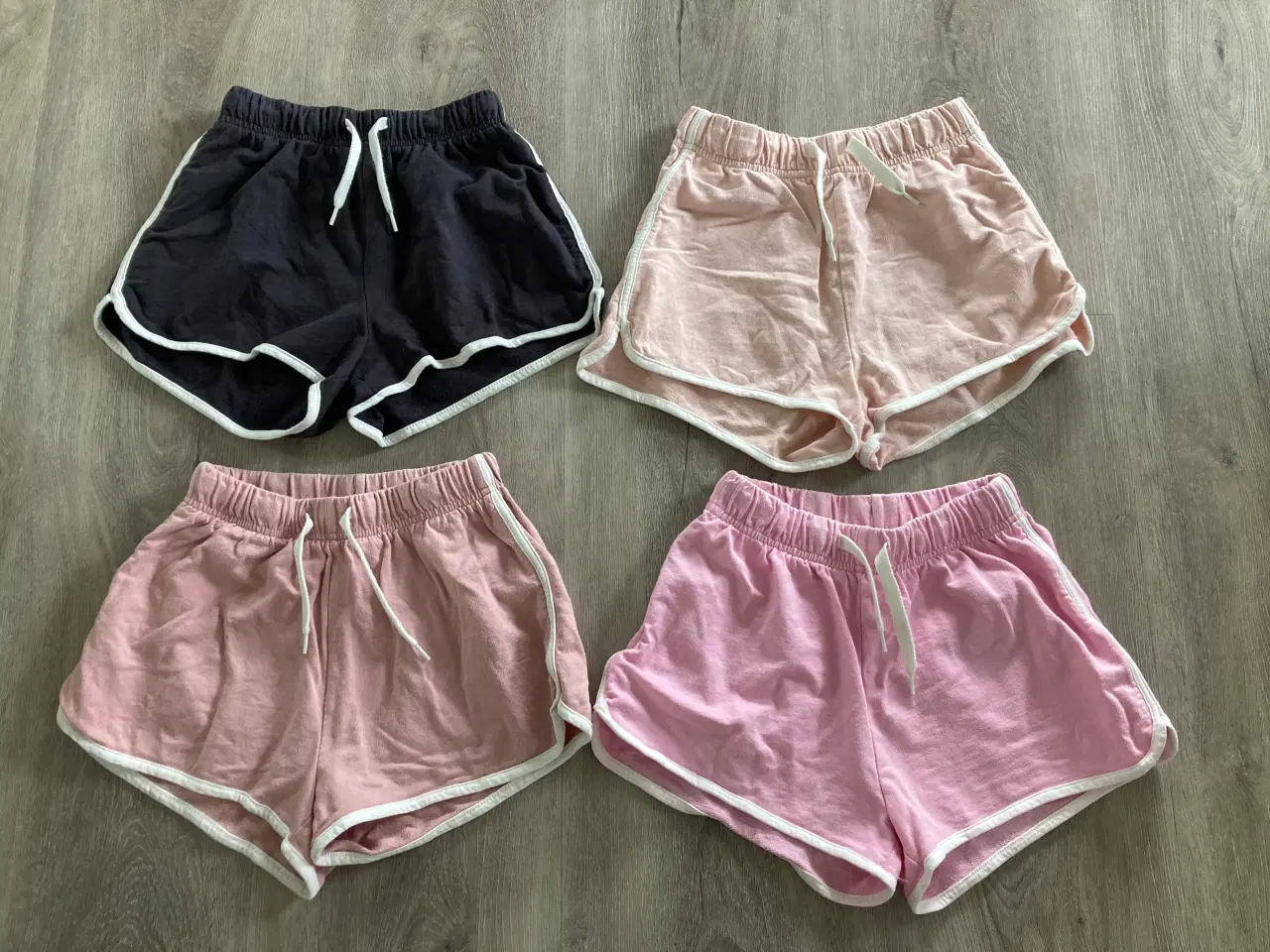 Billede 1 - 4 par shorts i str. 152