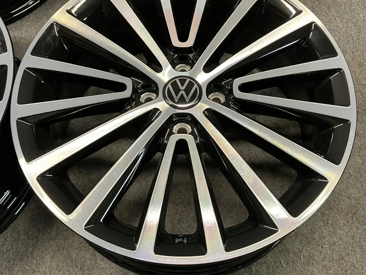Billede 5 - ALUFÆLGE VW UP 1S0 POLYGON 17"