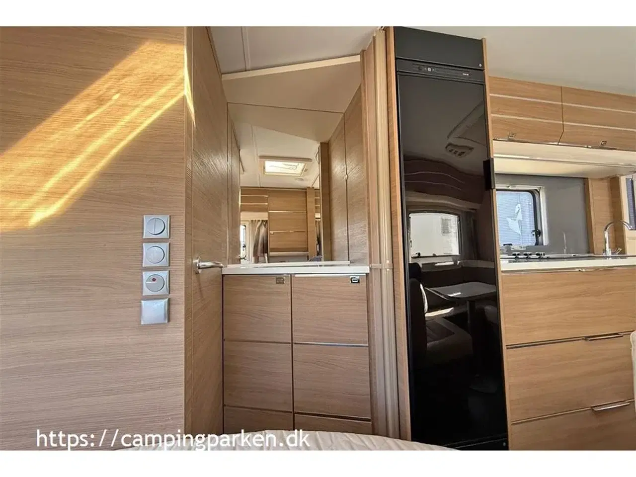 Billede 7 - 2017 - Adria Adora 613 PK   Ideel familevogn med mange sovepladser, 3 langsgående køjesenge og dobbeltseng