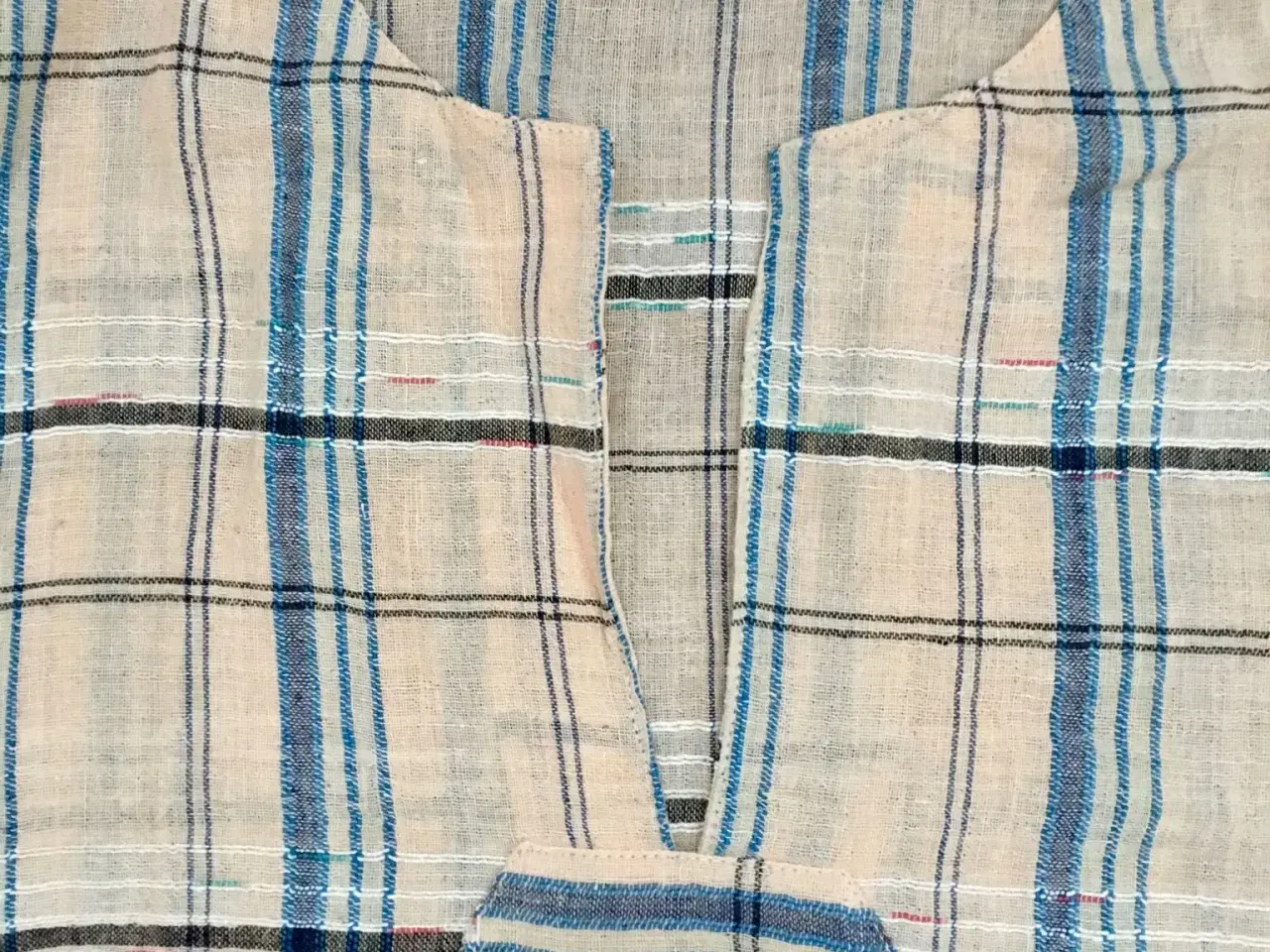Billede 3 - Fin ternet bluse til salg