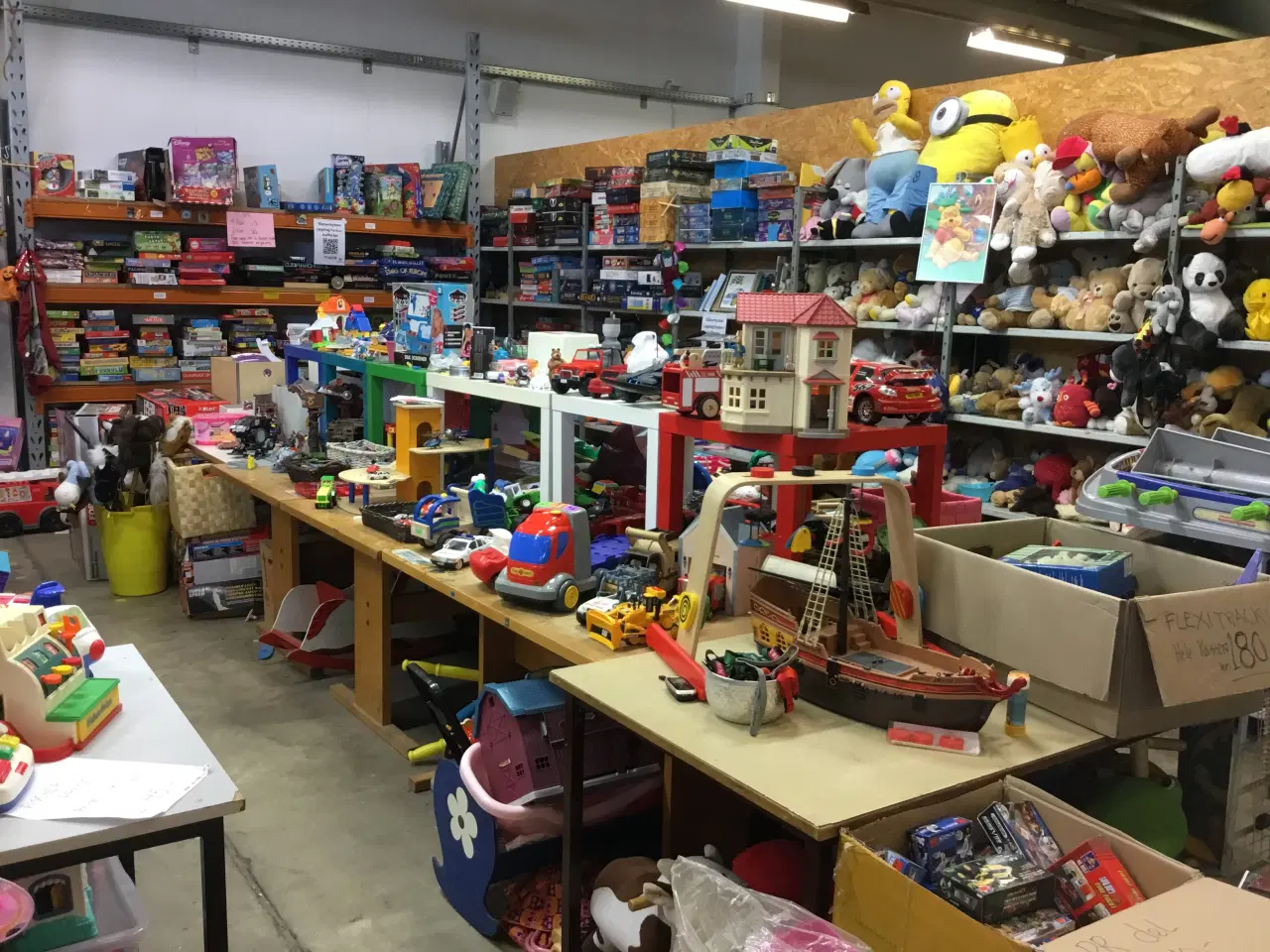 Billede 5 - LOPPEMARKED i Loppehuset 8270