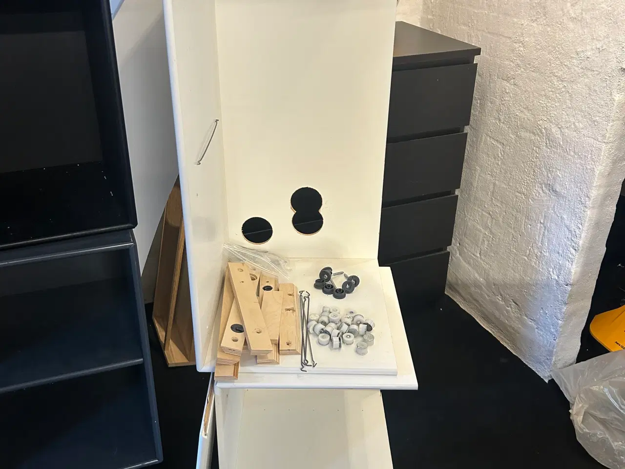 Billede 7 - Diverse Montana reoler inkl. ophæng, sokler