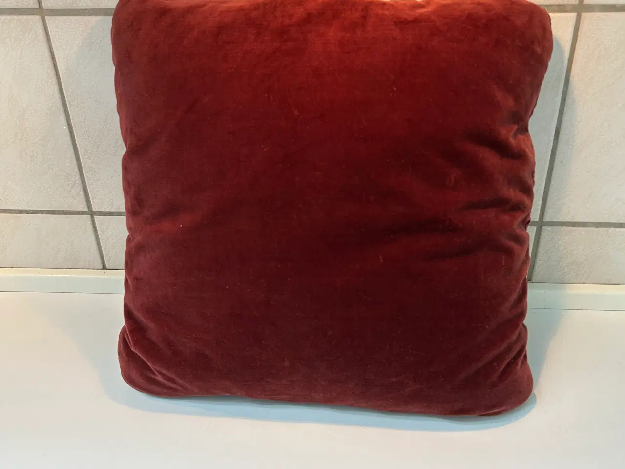 Billede 2 - Vintage sofapude broderet med velour bagstykke