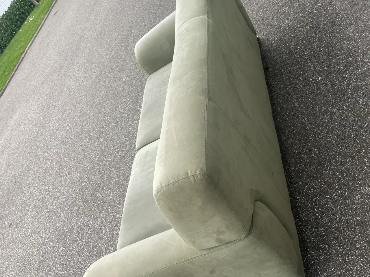 Billede 5 - Retro veloursofa i støvet grøn – 2-3 pers.