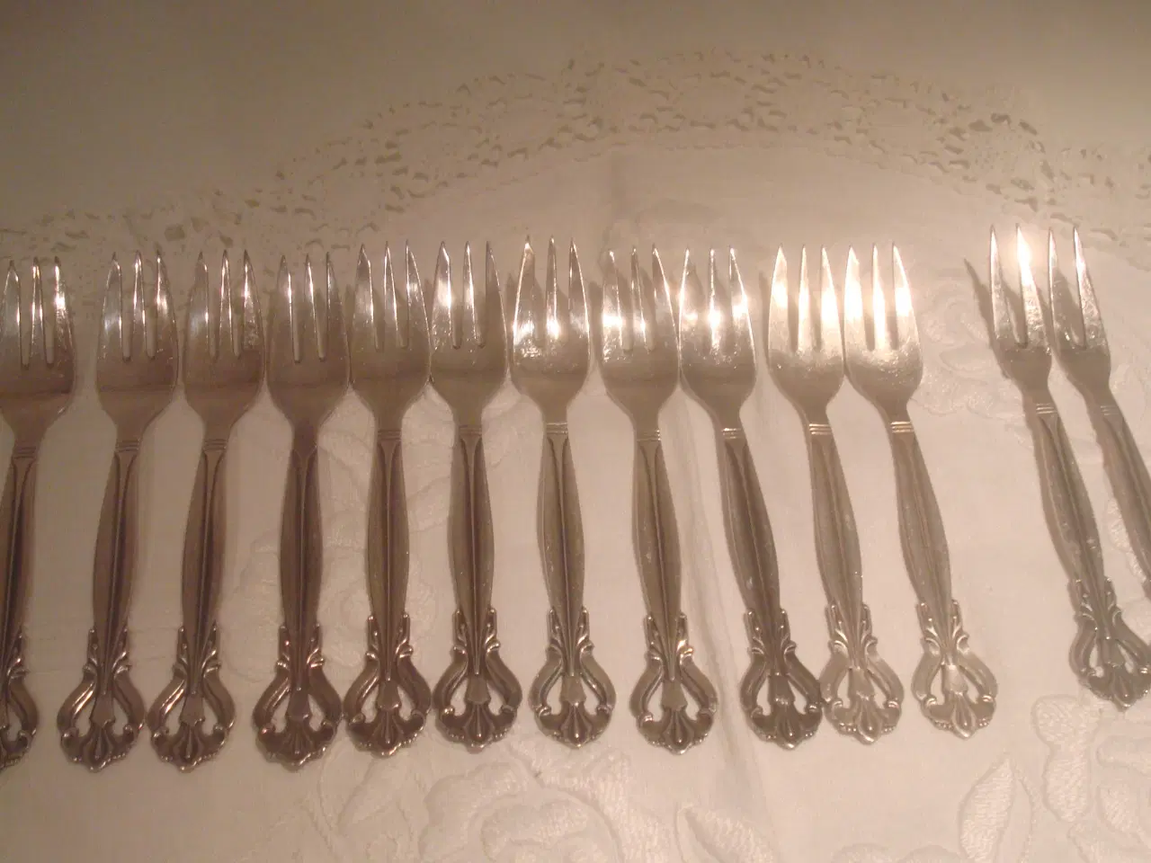 Billede 1 - BENEDIKTE SØLVPLET, 11 kagegafler, 2 pålægsgafler,