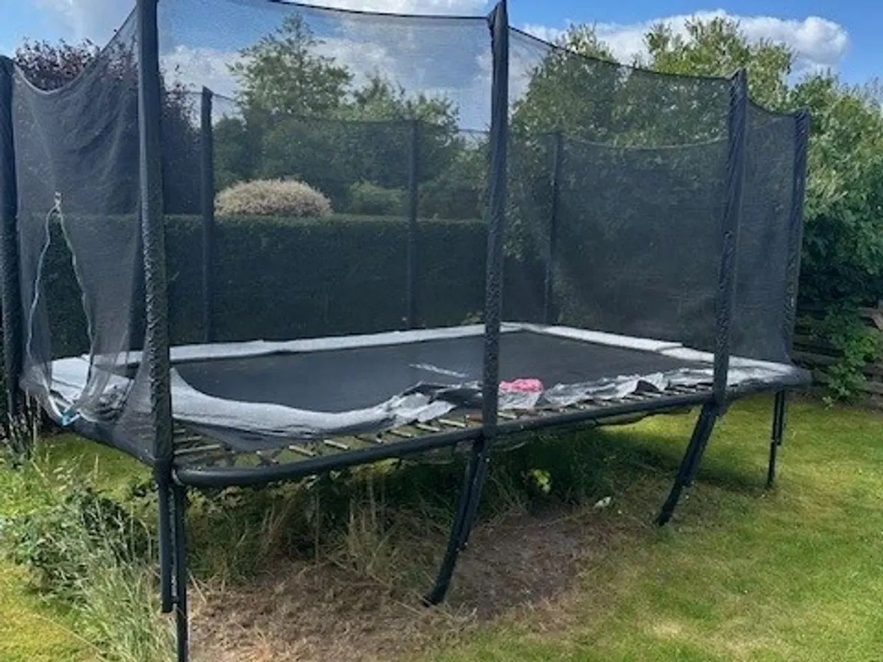 Billede 1 - Trampolin, Stor, Tårnby. 457x305 cm, ny pris 5.820