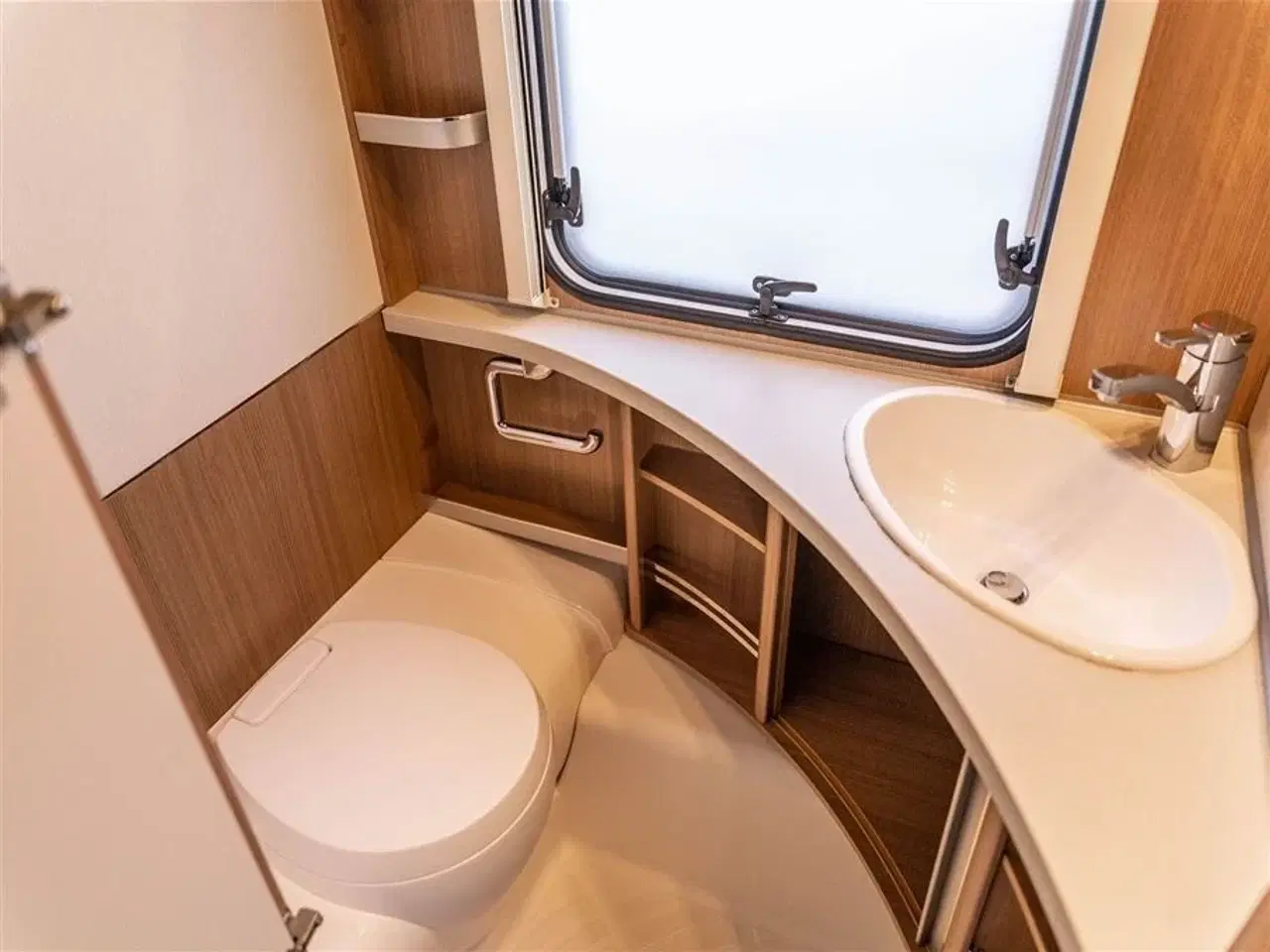 Billede 30 - 2016 - Fendt Bianco Selection 515 SG Rummelig kvalitetsvogn med enkeltsenge