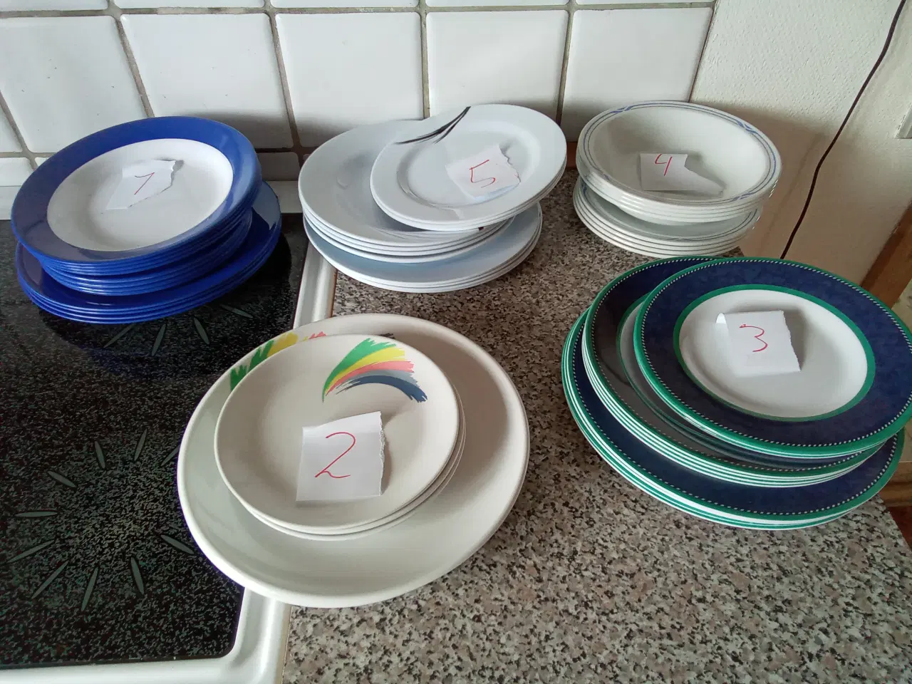Billede 2 - Faste plast tallerkener til camping mm.