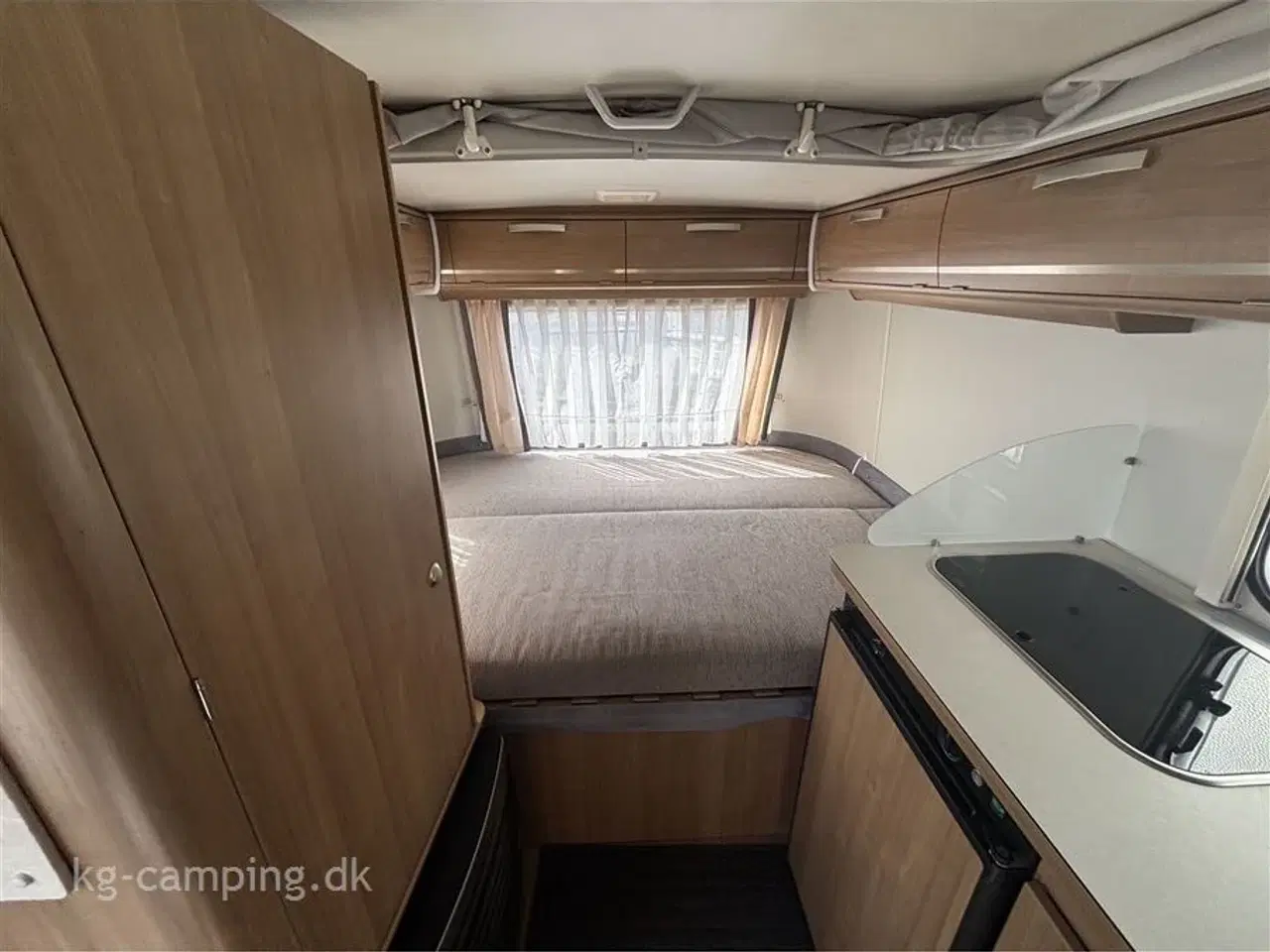 Billede 6 - 2012 - Hymer Touring Familia 310   Kompakt retrovogn med lufttelt – perfekt til weekendture