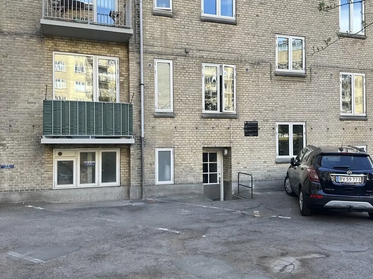 Billede 5 - Parkering til leje på Marselis Boulevard 16, Østjylland.