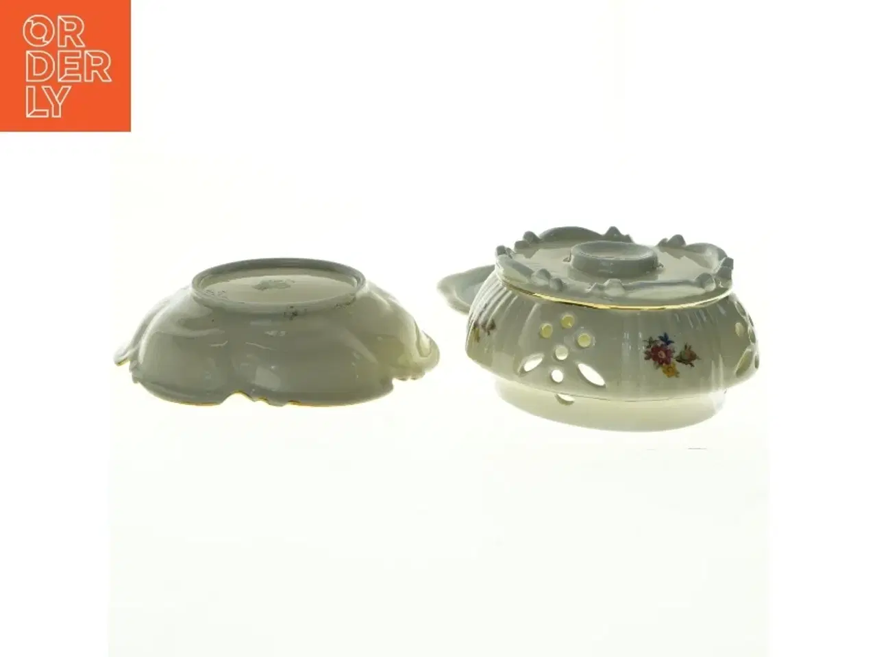 Billede 4 - Porcelænsskål og lysholde til at stille ting på der skal holdes varmt evt thekande  (str. Diameter 18 cm og 15 x 7,5 cm)