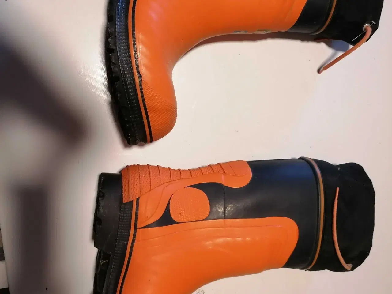 Billede 4 - Skærestøvler Str 41 til Motorsav 