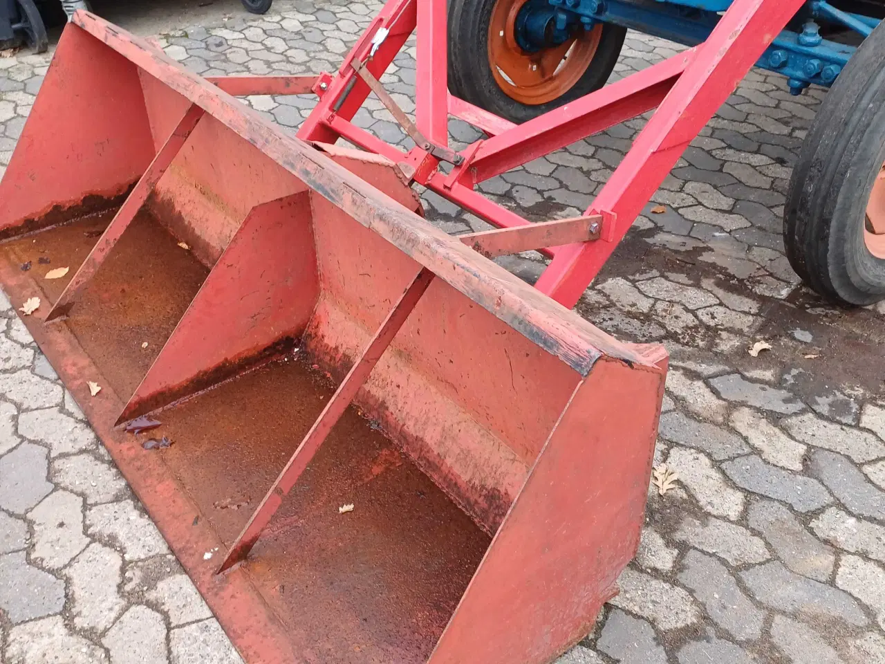 Billede 8 - Traktor med frontlæsser 