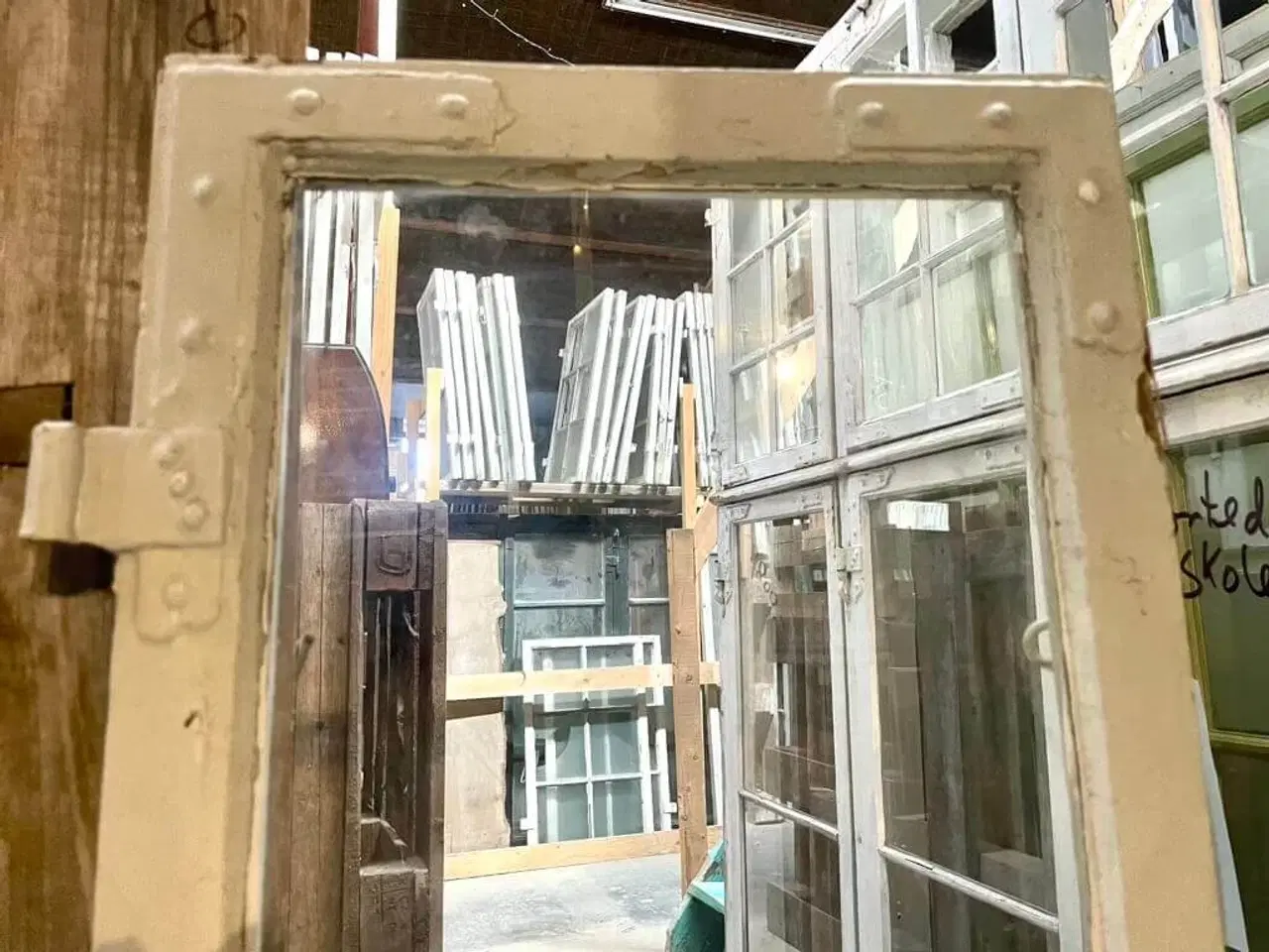 Billede 3 - Smal og høj vinduesramme med én rude