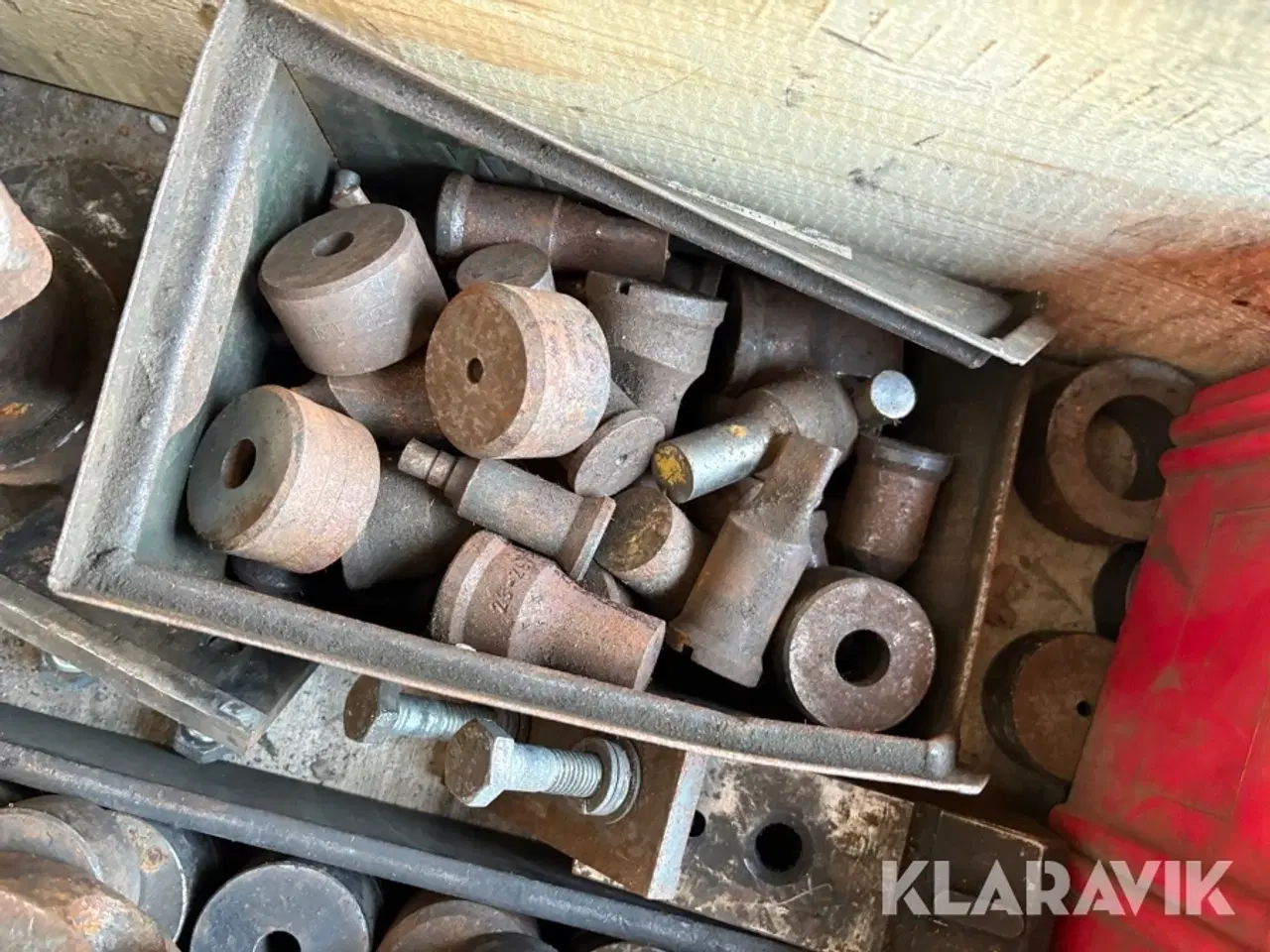 Billede 12 - Lot med udstandsning udstyr 1 palle