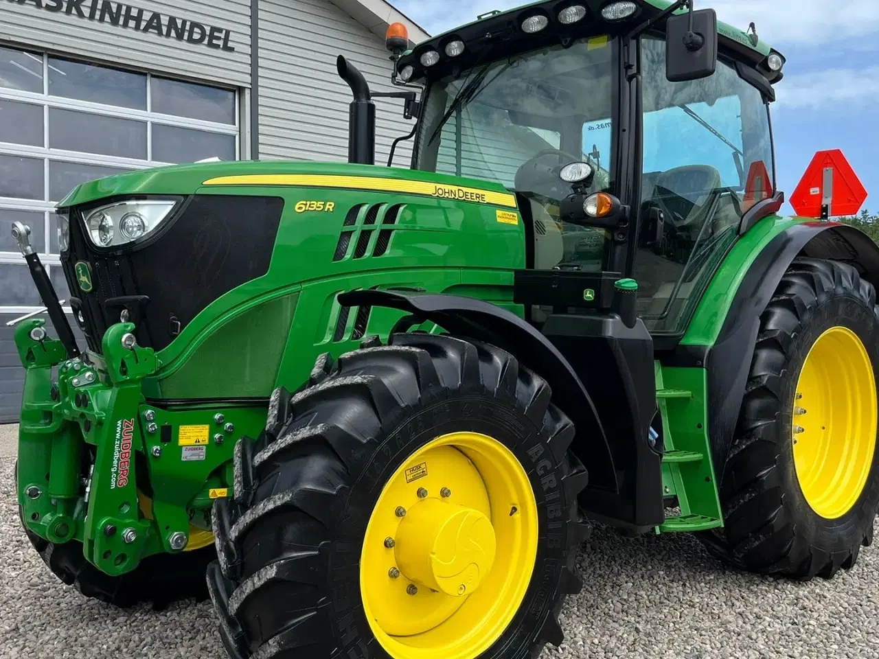 Billede 9 - John Deere 6135R Krybegear, frontlift, TLS Affjedret foraksel og affjedret kabine samt luft anlæg