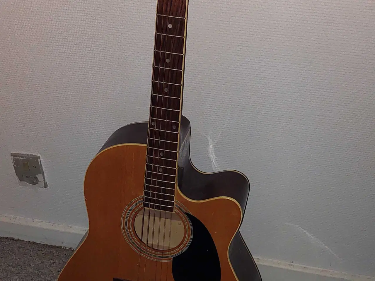 Billede 1 - Guitar med god klang