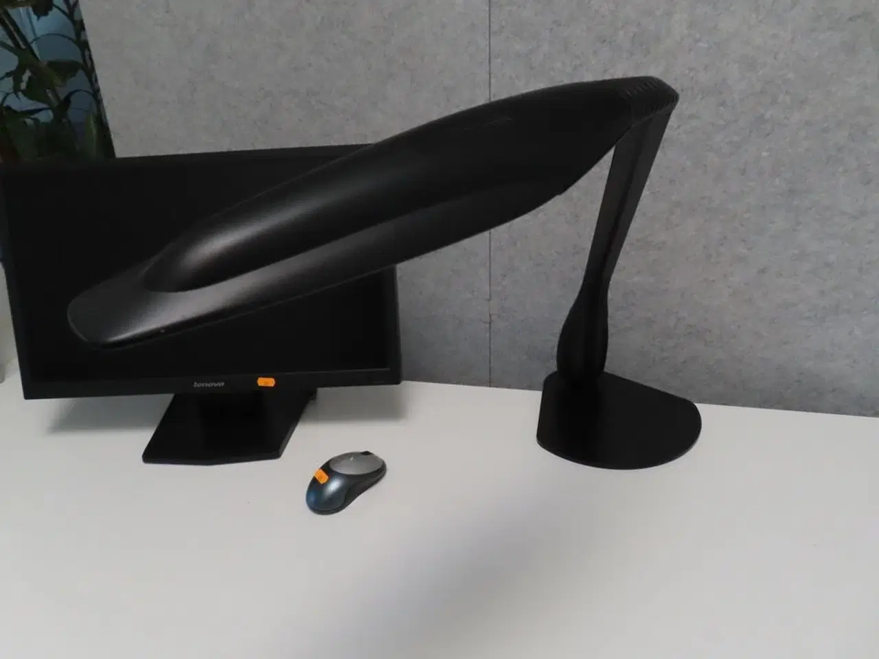 Billede 6 - 24" monitor, LENOVO LT2423WC, mus og bordlampe