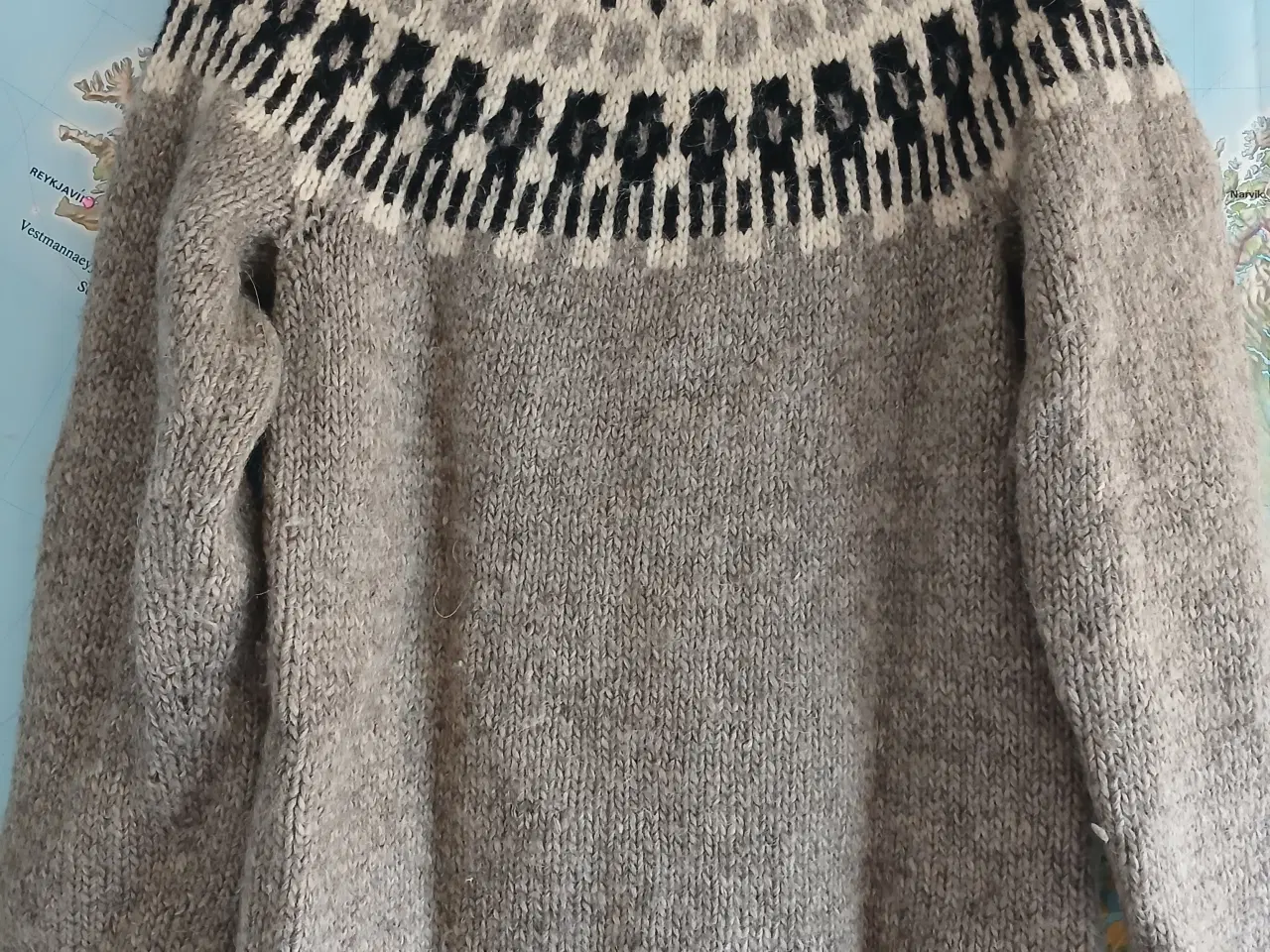 Billede 1 - Islandsk håndstrikket uldsweater