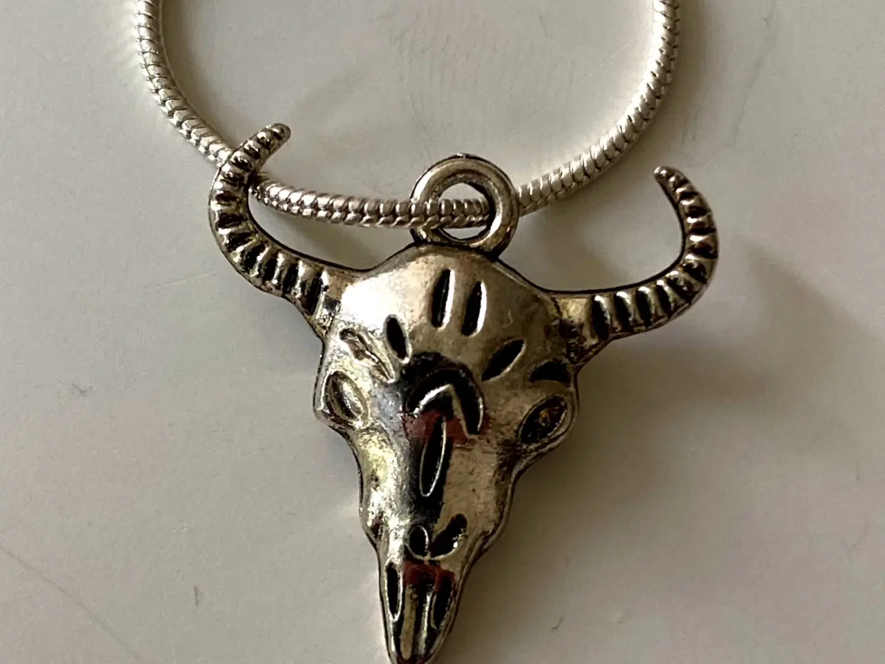 Billede 1 - * Fed halskæde med Bison/kranium - i Tibetansk Søl