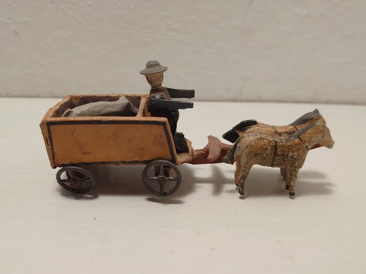 Billede 2 - Erzgebirge: Hestevogn med kusk og gris.Ca 1920