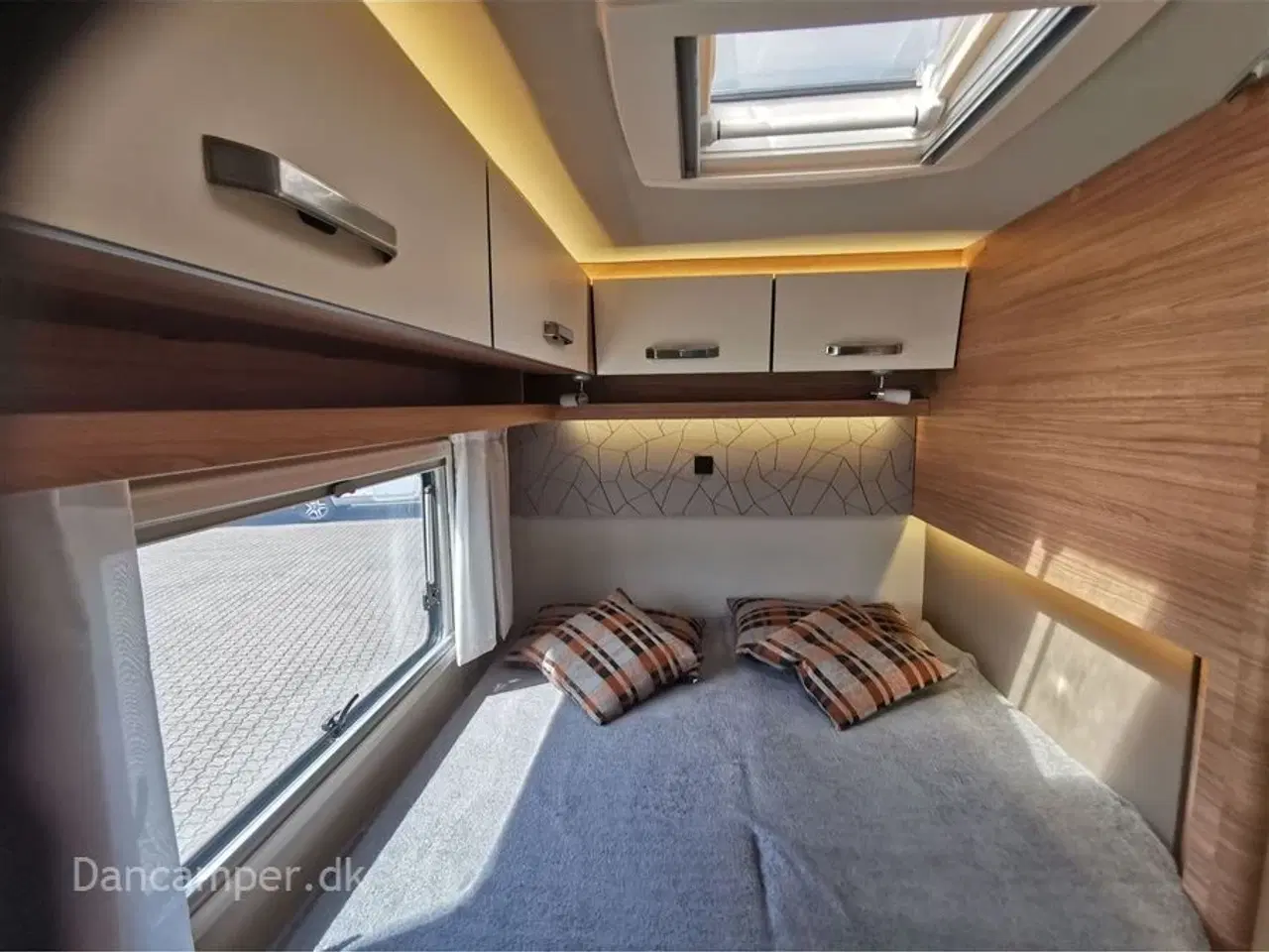 Billede 24 - 2022 - Weinsberg CaraCompact 600 MF "Pepper Edition"   Under klargøring! Flot Pepper Edition, 9-trin aut., Solcelle 180W, Lithiumbatteri 100Ah, El-trin, Navigation, Head-up display
