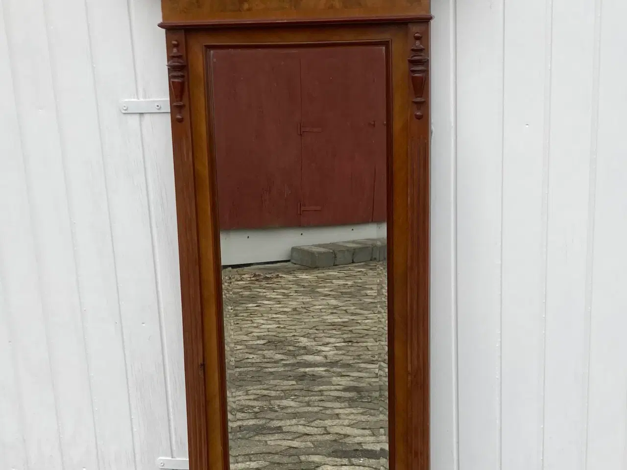 Billede 1 - Antikt spejl med smukke udskæringer