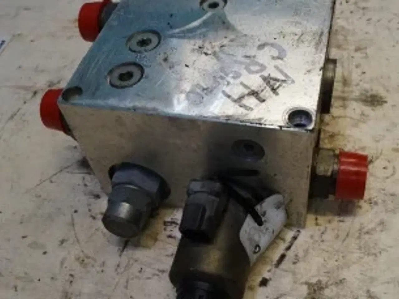 Billede 8 - New Holland CR9090 Ventilblok 87345421