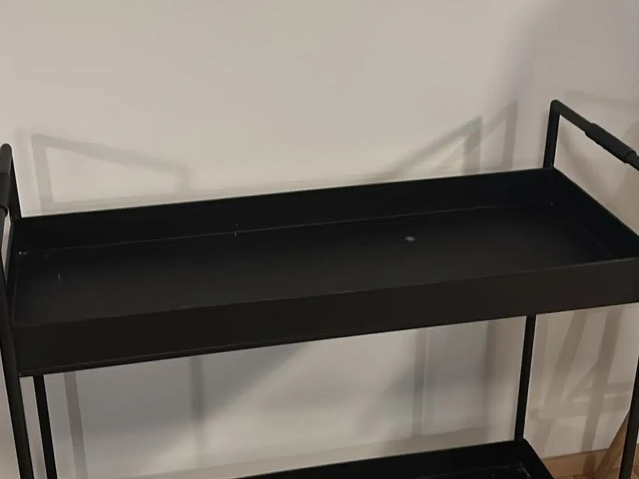 Billede 1 - Sort rullebord i metal