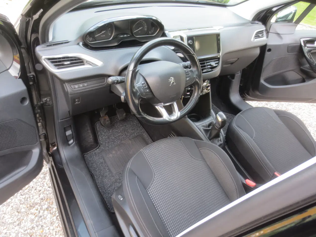 Billede 17 - Peugeot 208 1.6 Blue HDi  År 2017. Nysynet. 