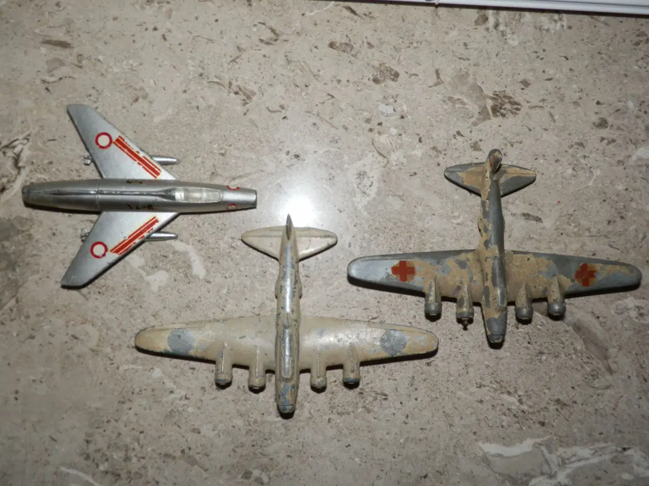 Billede 1 - Tre Tekno Danmark fly, B17 og Subre Sabre F100
