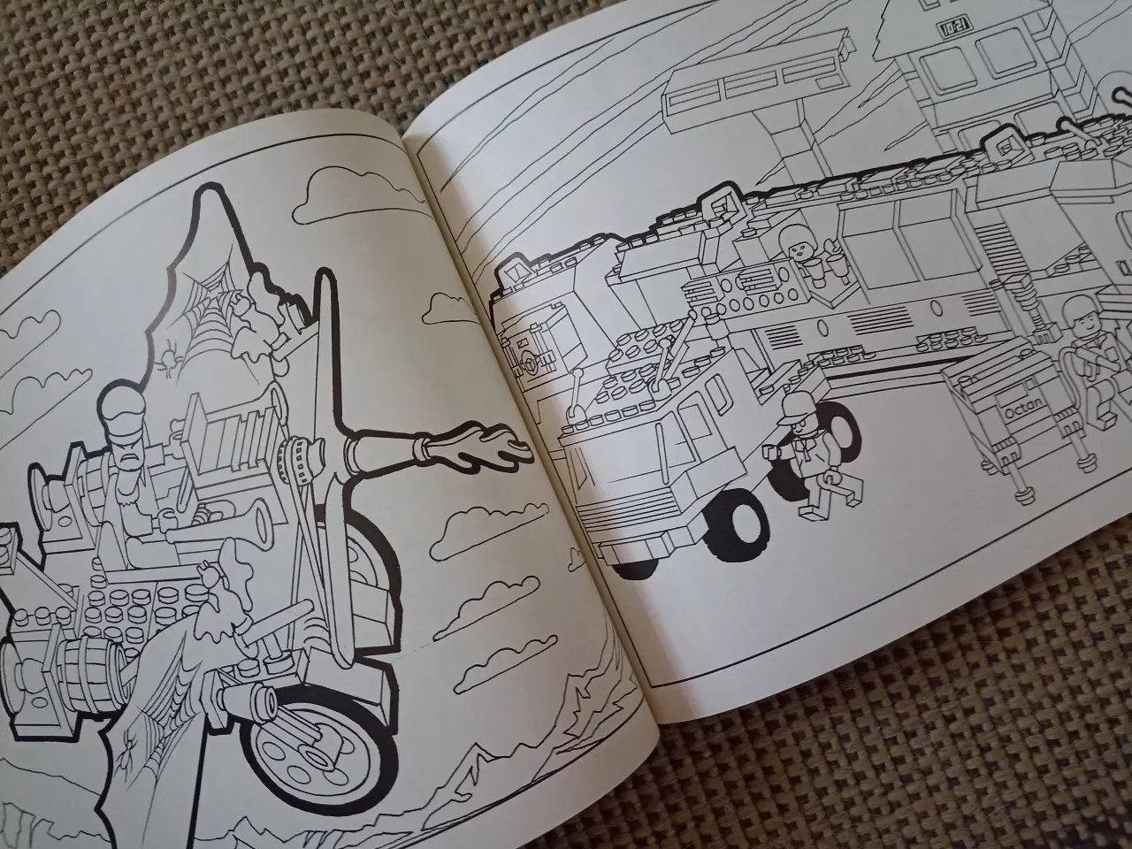 Billede 2 - Lego System Malebog 1997.