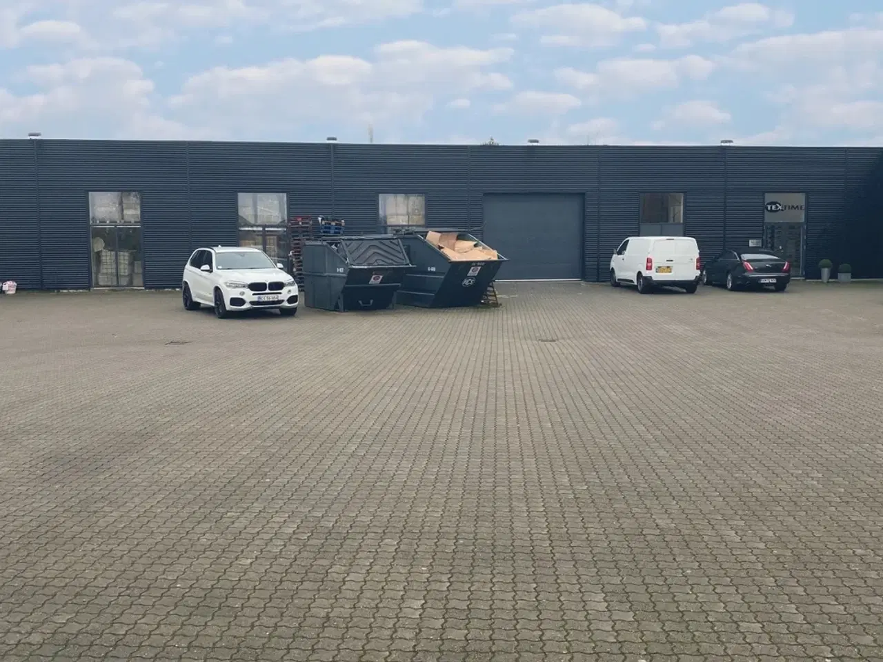 Billede 1 - Flot erhvervslejemål beliggende i Hammerum