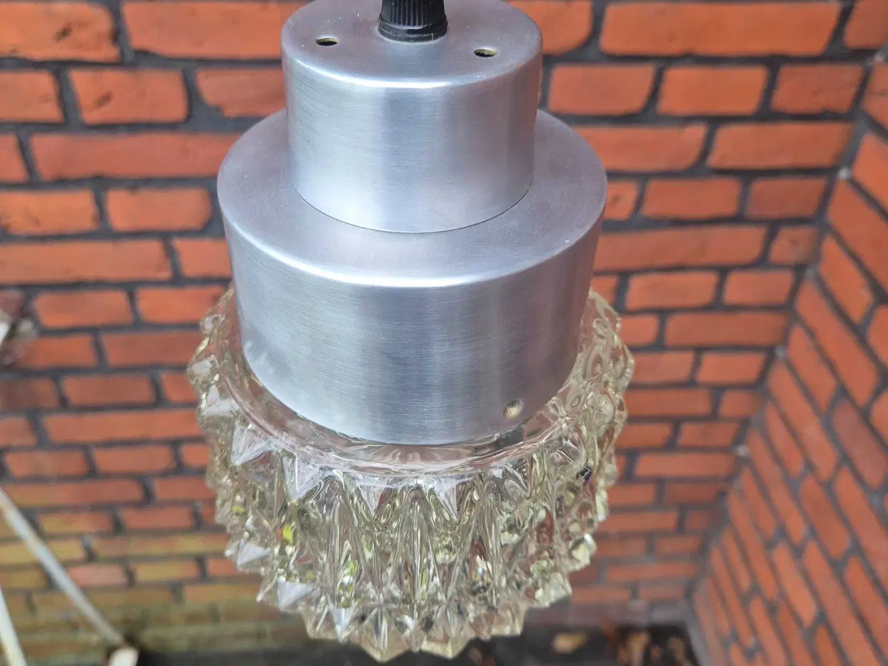 Billede 11 - Sød retrolampe i alu og glas