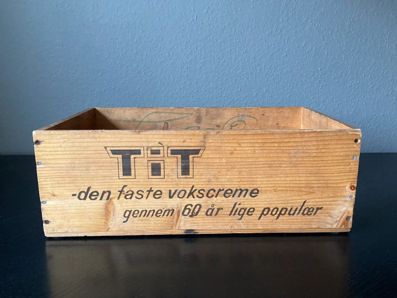 Billede 3 - Gammel trækasse med TIT og TITO skocreme tryk