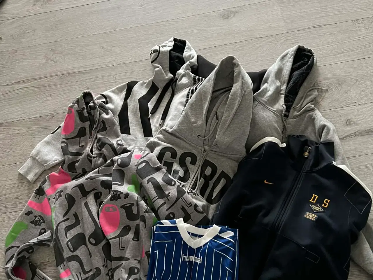 Billede 1 - Trøjer i forskellige modeller