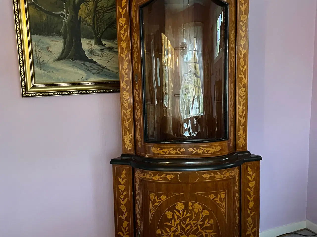 Billede 1 - Flot og sjældent vitrine/hjørneskab