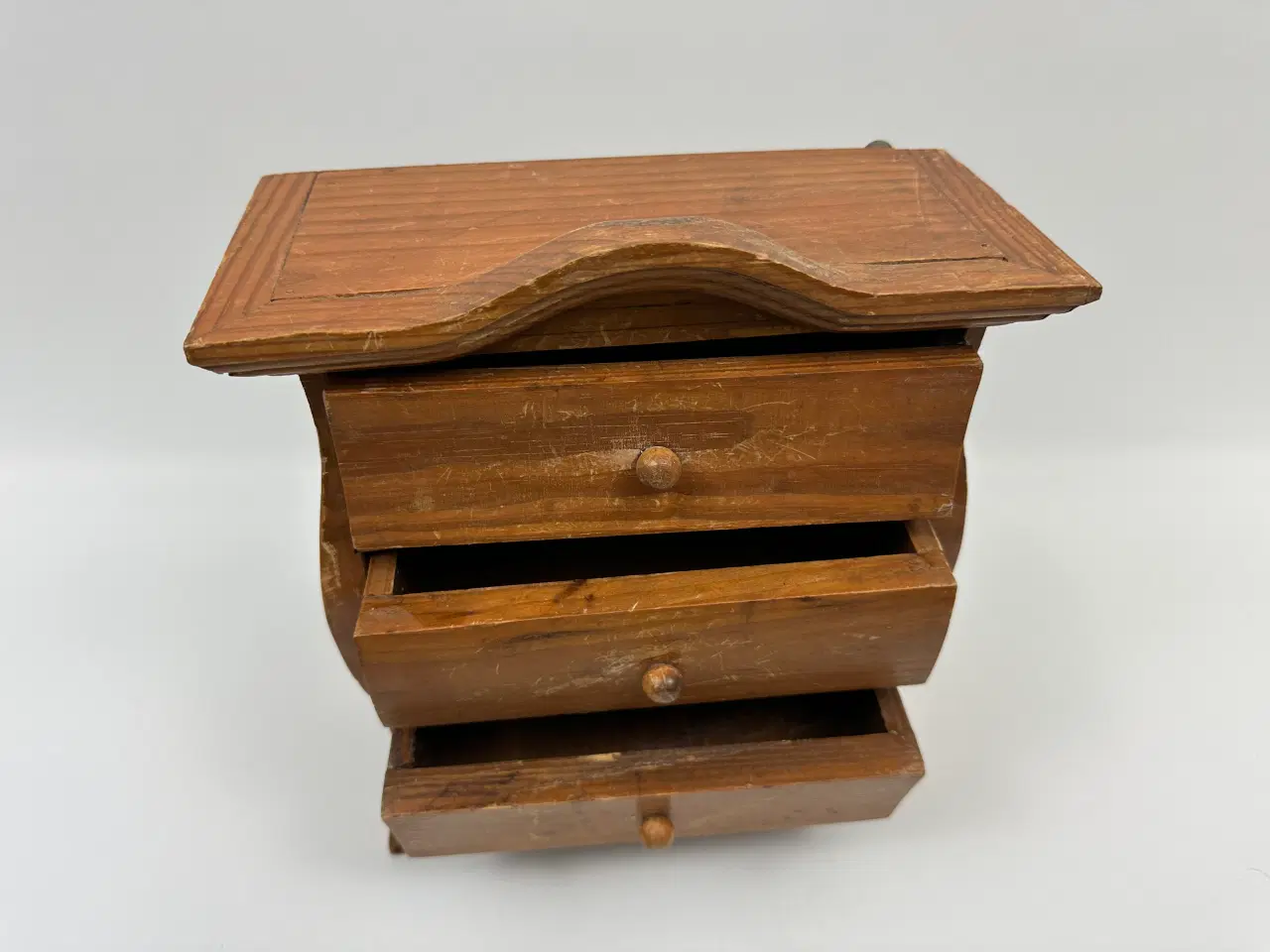 Billede 8 - Lille skrin / bord skuffedarium