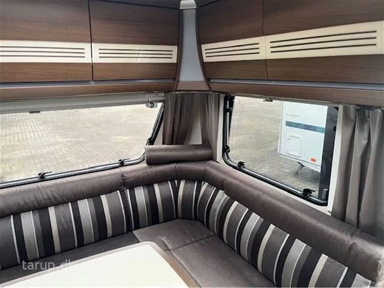 Billede 10 - 2015 - Dethleffs Beduin VIP 650 RFT Thule tagmonteret el-markise, Truma aircon., mover, ALDE centralvarme, vandbåren gulvvarme, rundsiddegruppe, fransk dobbeltseng