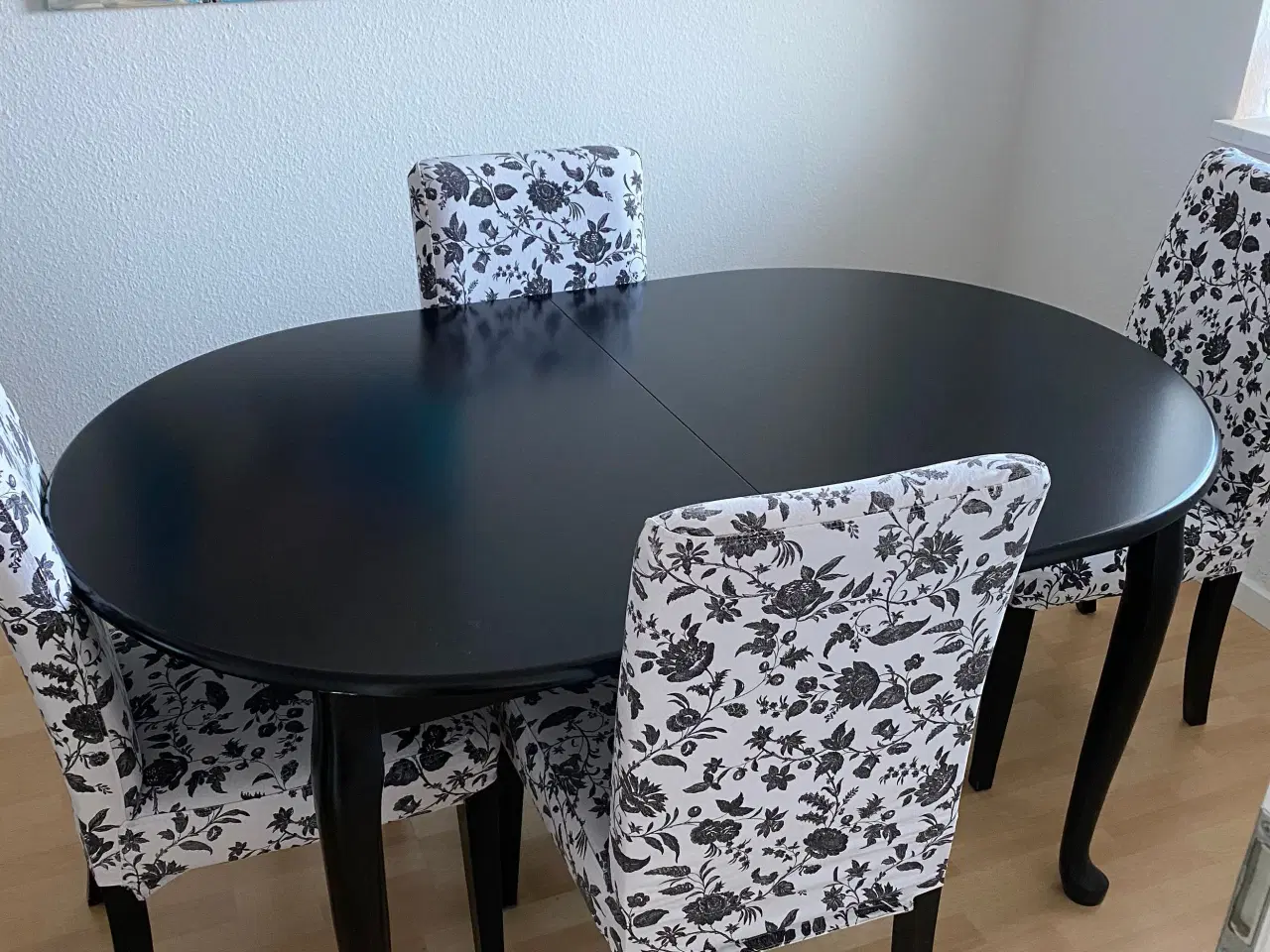 Billede 4 - Spisebord med 6 stole